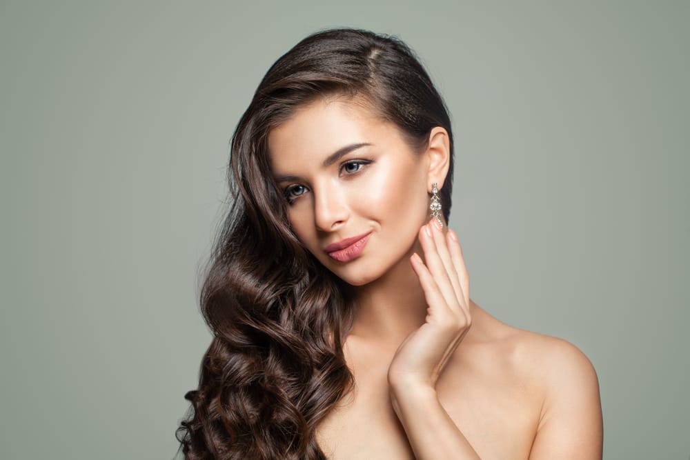 Perfect,Fashion,Model,Woman,With,Silver,Jewelry,Diamond,Earrings.,Perfect - Vicari - Joyería de Plata